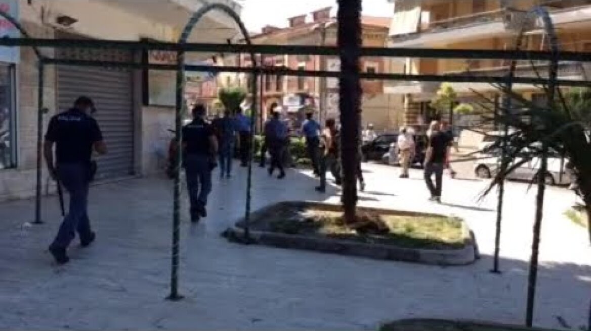 Mondragone, tensioni al confine della zona rossa