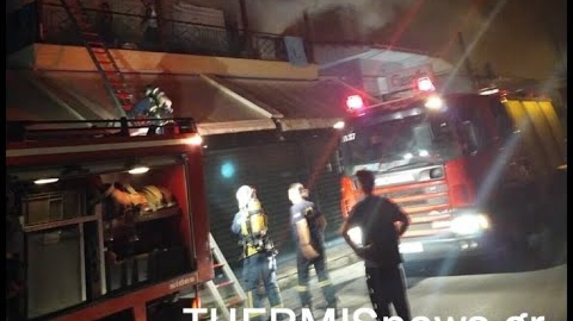 THERMISnews.gr | Η στιγμή απεγκλωβισμού της οικογένειας