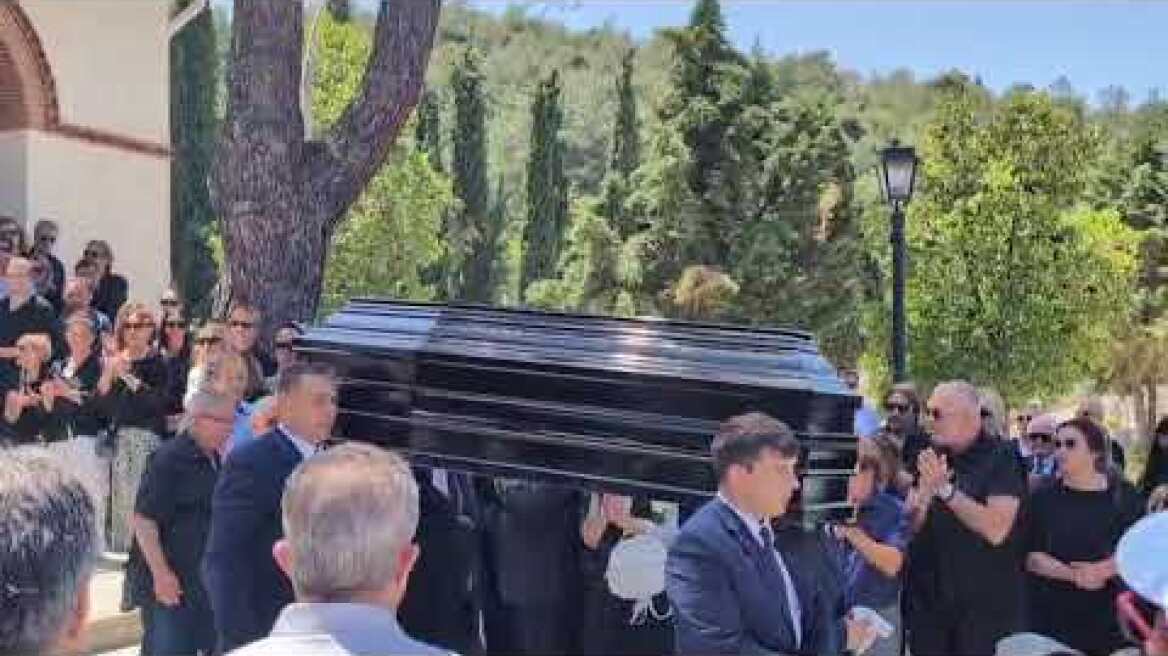 Το τελευταίο χειροκρότημα στον Νίκο Γαλανό