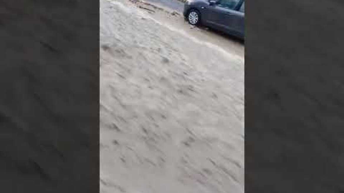 Πλημμύρα λόγω ισχυρής βροχόπτωσης
