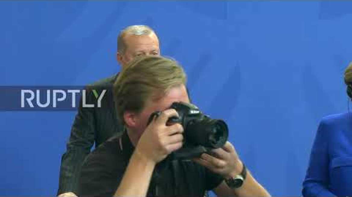 Germany: Heckler dragged out of Erdogan-Merkel presser