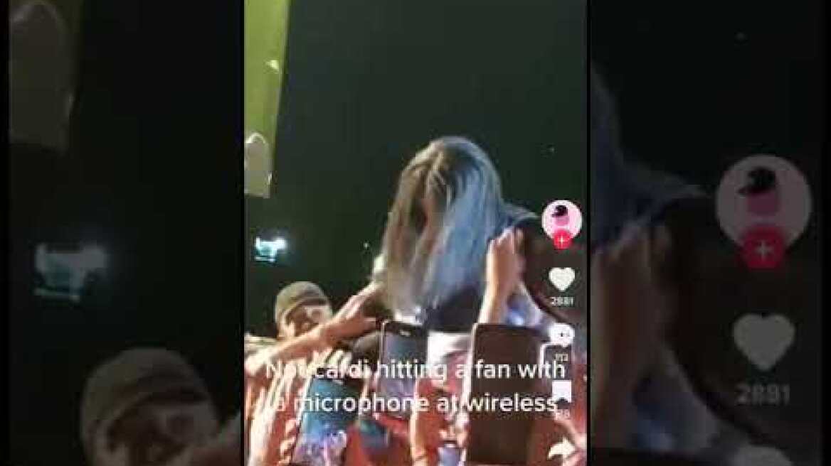 Cardi b hitting a fan with a microphone 😳 ft Cardi B #Shorts