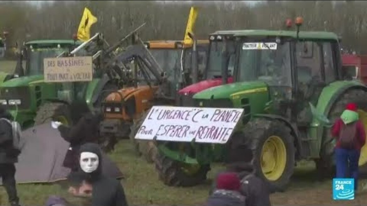 France : violents affrontements lors de la manifestation "antibassine" à Sainte-Soline