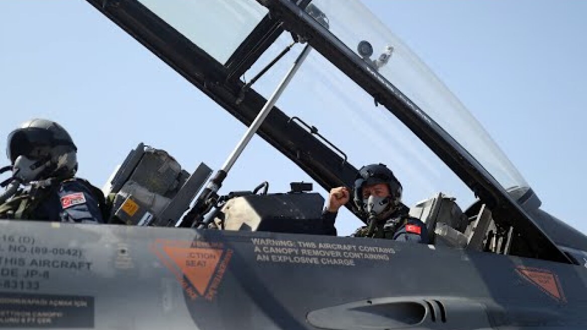 Bakan Akar, Ege’nin Kuzeyine Yatpığı Özel Uçuşla Yeni Uçuş Eğitim Yılının Açılışını Gerçekleştirdi