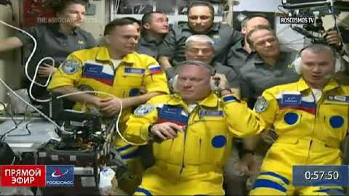 Cosmonauts wear Ukrainian colors on International Space Station