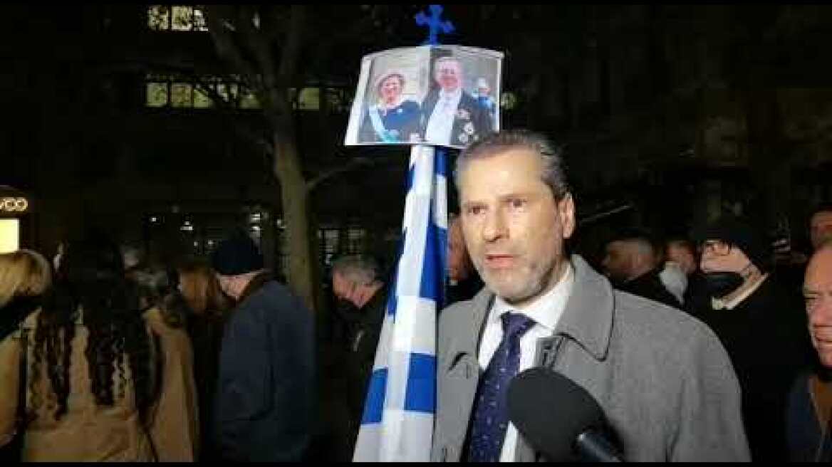 Σε λαϊκό προσκύνημα η σορός του τέως βασιλιά Κωνσταντίνου 3