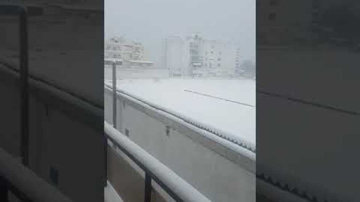 Καβάλα ξεκίνησε το χιόνι κοντά στο σπίτι βύρωνα