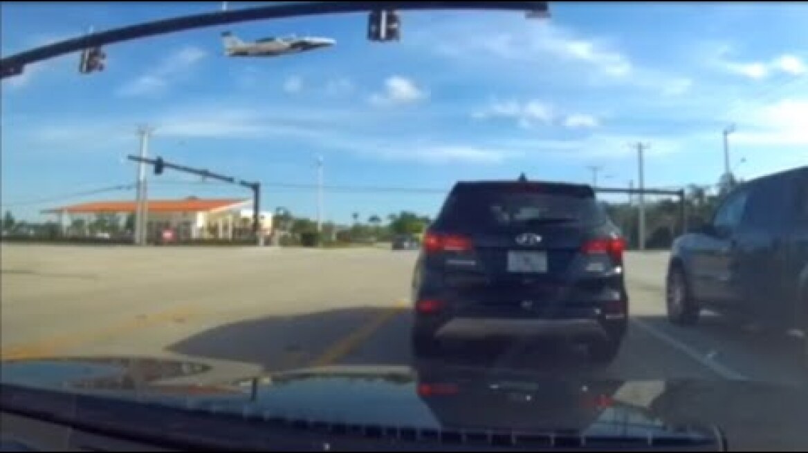 Piper PA-34 crash Miramar Florida. Small plane clips power line & crashes. Miami Piper Seneca crash