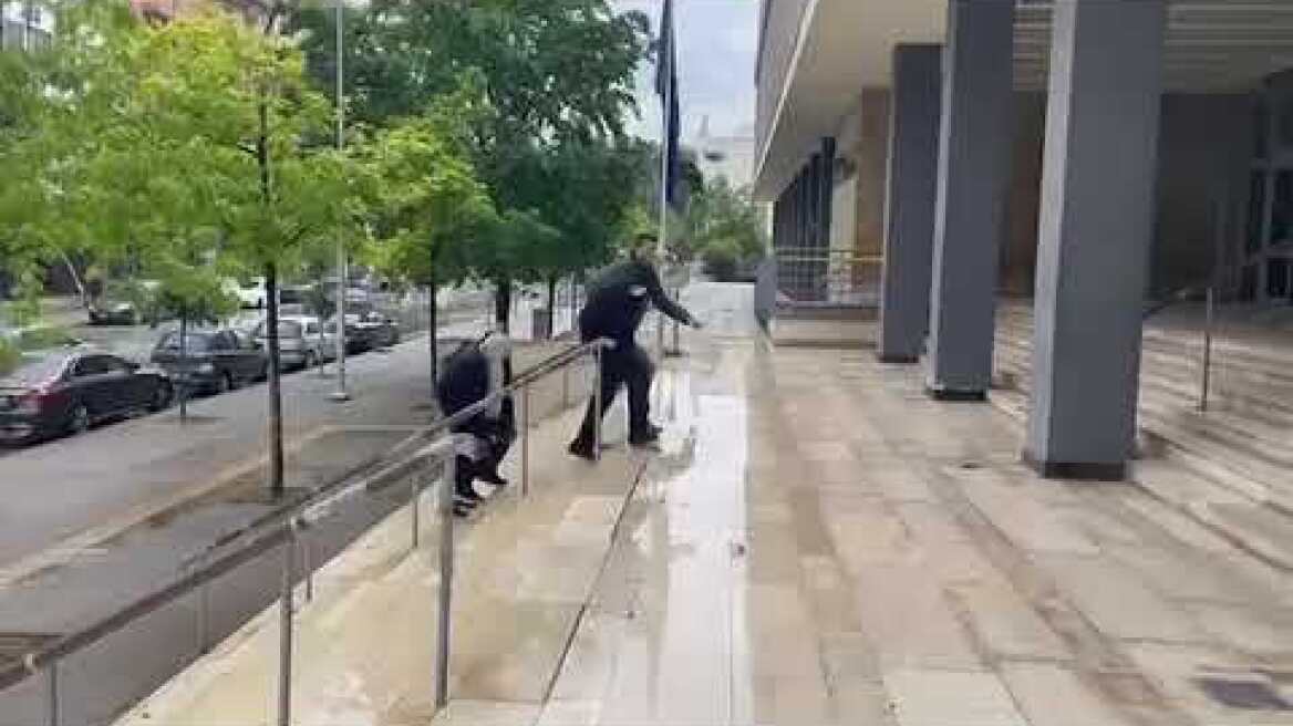 Τα αδέλφια που ξυλοκόπησαν τον 52χρονο ιδιοκτήτη γραφείου τελετών