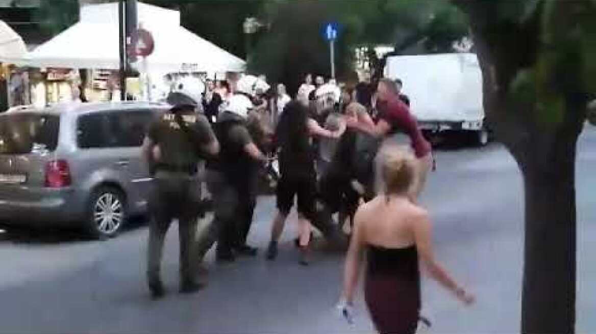 ΜΑΤατζήδες επιτίθενται απρόκλητα και πιάνουν διαδηλωτή