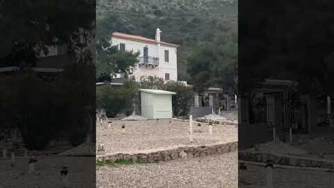Το μοναχικό ησυχαστήριο του Μπραντ Πιτ στην Ύδρα (1)