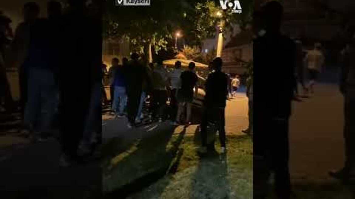 Kayseri’de Suriyelilerin yaşadığı mahallede bazı iş yerleri ve araçlar ateşe verildi| VOA Türkçe