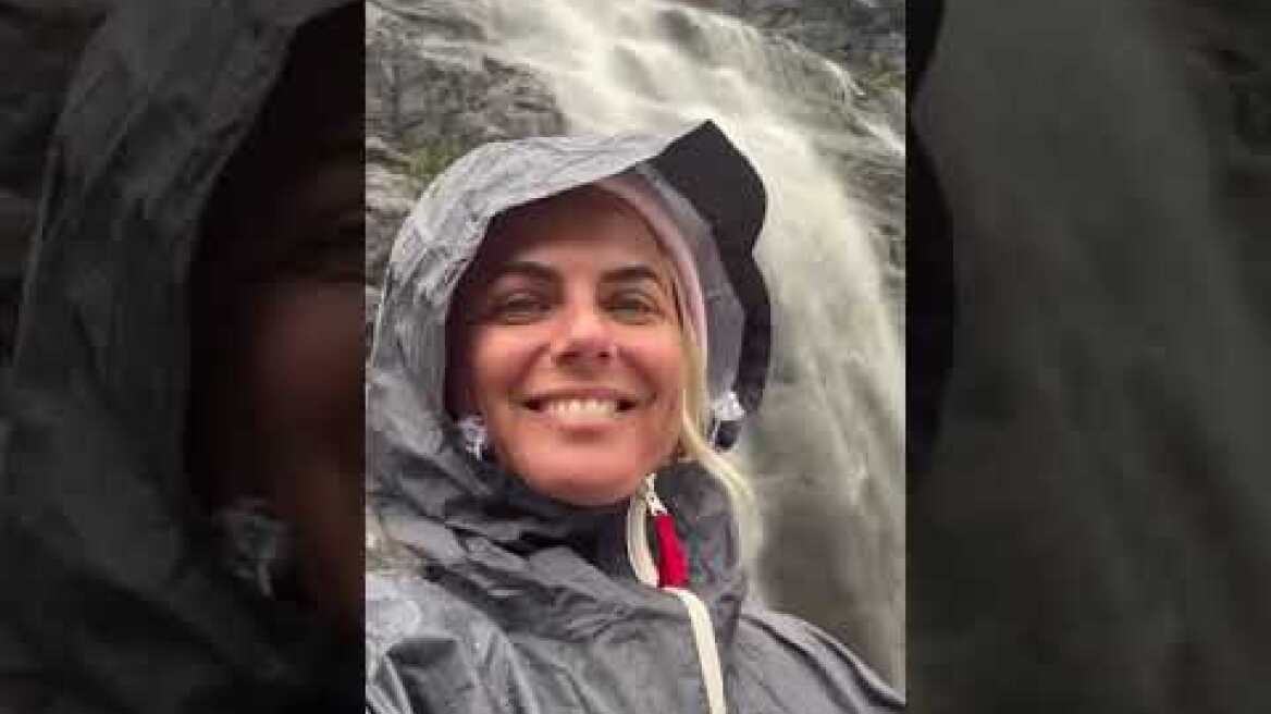 Βίντεο: Η Χριστίνα Κοντοβά εξερευνεί τα νορβηγικά φιόρδ