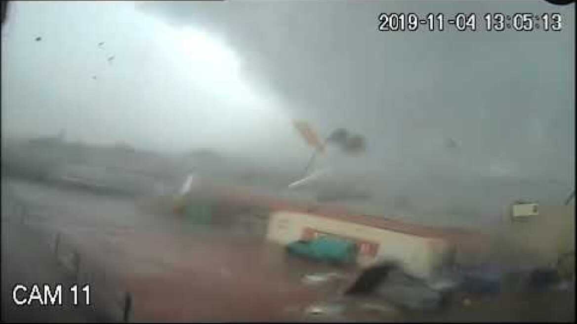 Ανεμοστρόβιλος στο εργοστάσιο Παπαδημητρίου στην Καλαμάτα