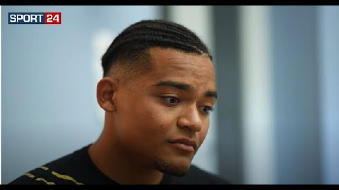 Η συγκλονιστική αφήγηση Καραλή για τον ρατσισμό: "Μας χτυπούσαν, αλλά η αδερφή μου ήταν δυνατή"