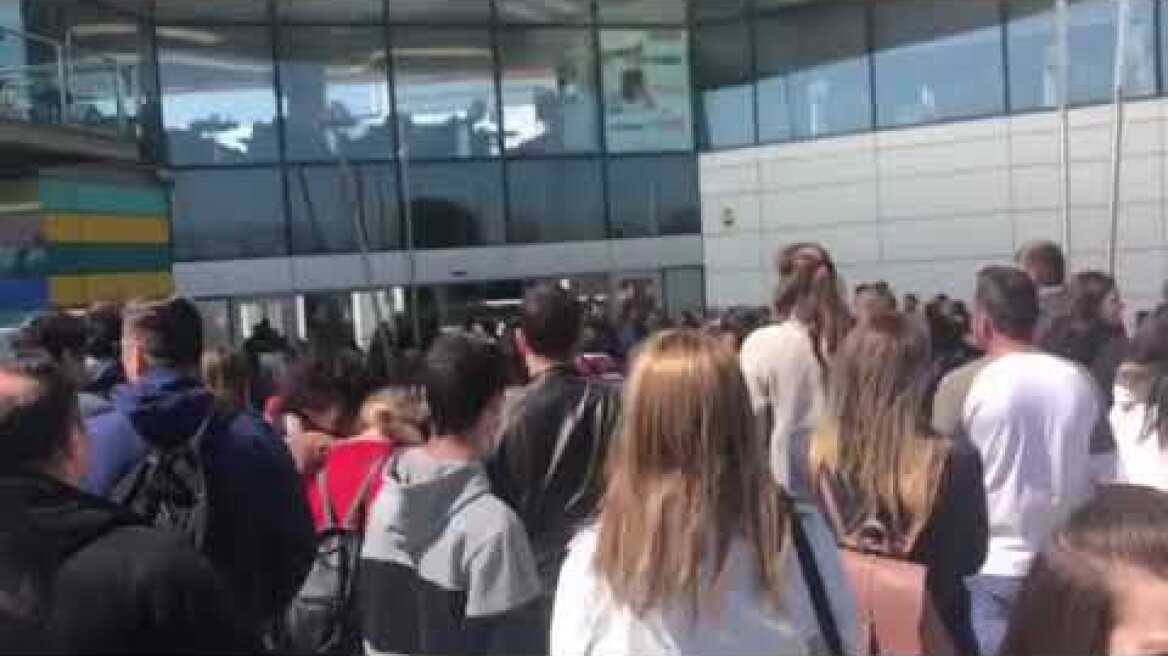 Φωτιά στο πάρκινγκ πολυκαταστήματος στον Κηφισό