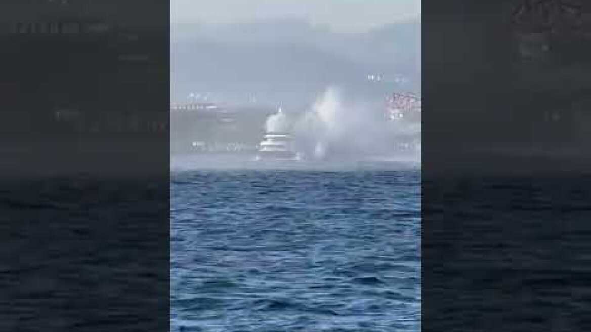 Φωτιά σε σκάφος στο Μικρολίμανο