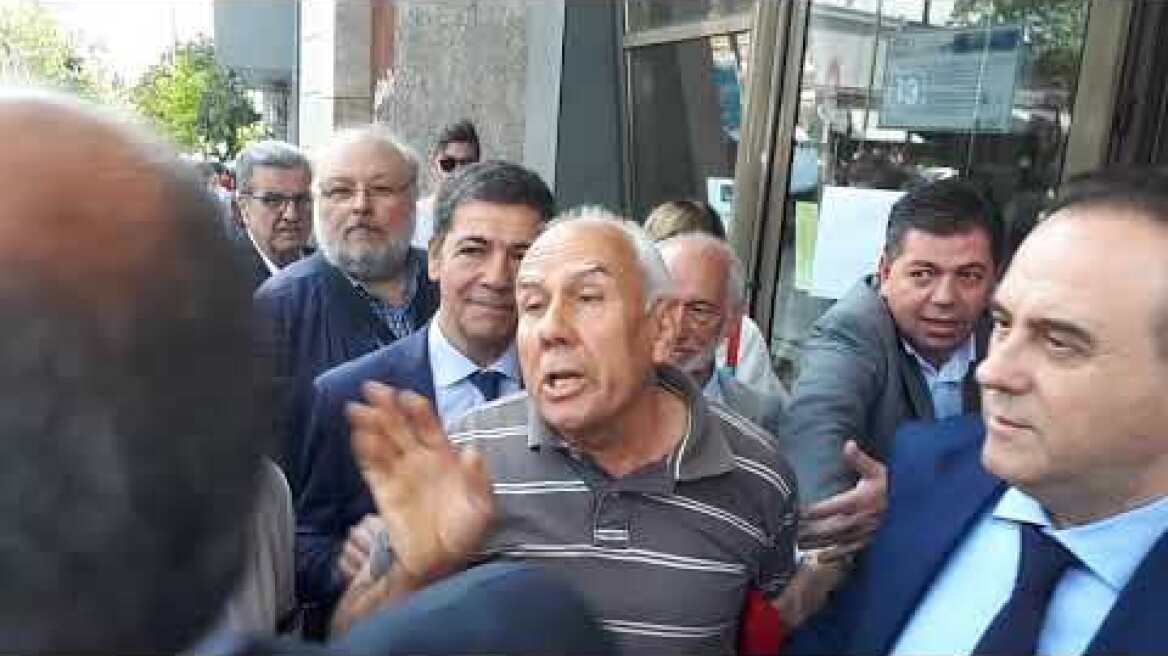 Thestival.gr Συνταξιούχος Καραμανλή