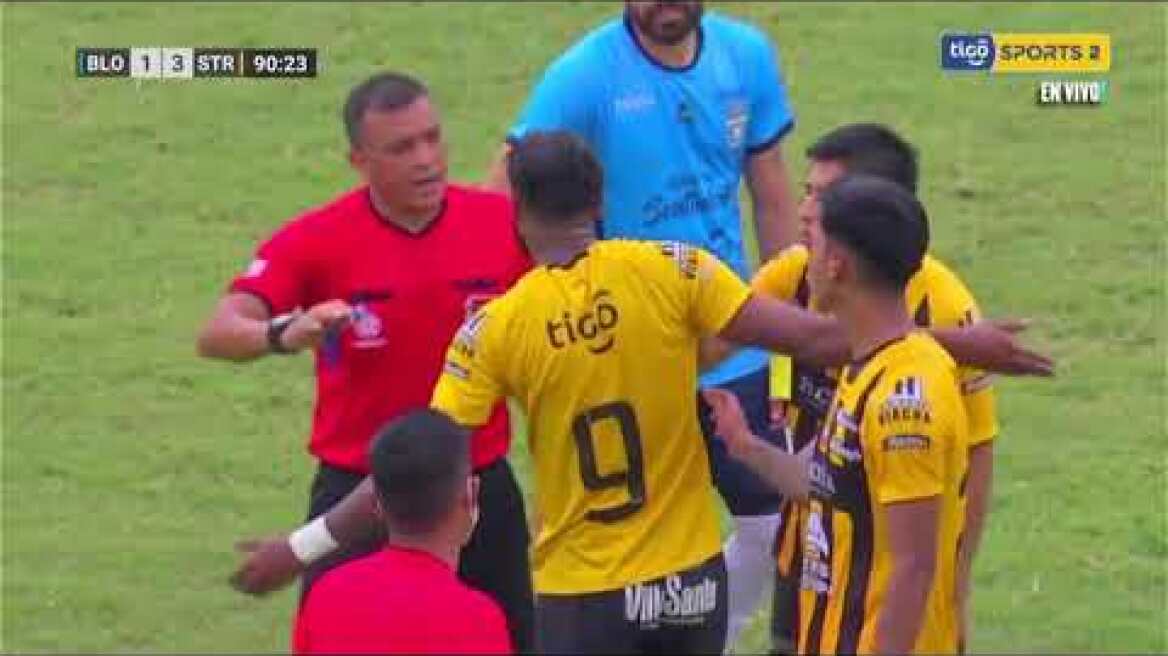 Escándalo y violencia  en el final del partido Blooming vs. The Strongest.