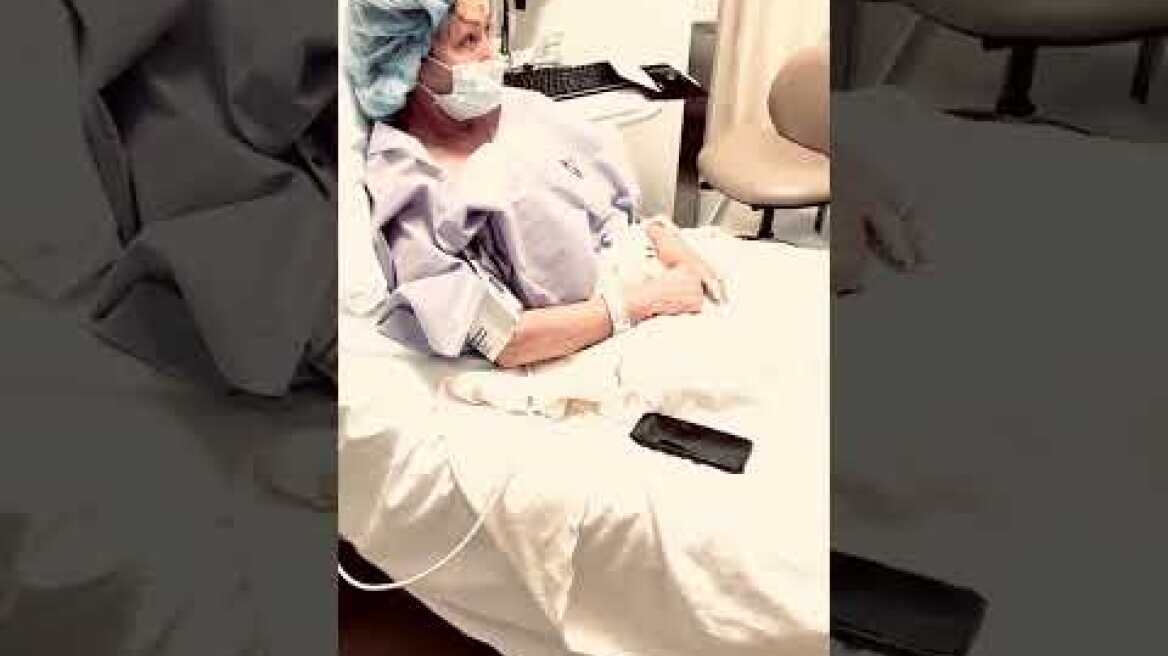 Η Σάνεν Ντόχερτι ανέβασε βίντεο από την επέμβαση που έκανε για τον καρκίνο στον εγκέφαλο