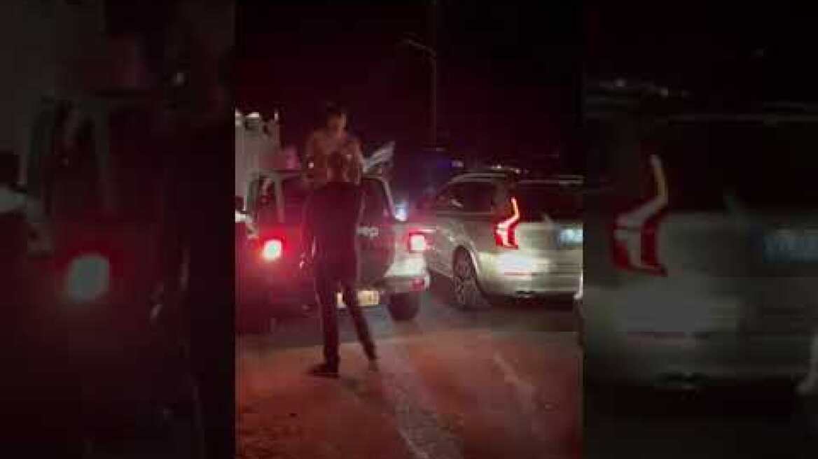 Μύκονος: Στήνουν σκηνικό μποτιλιαρίσματος με οδηγούς σε ρόλο τσιλιαδόρων για τα κορωνοπάρτι