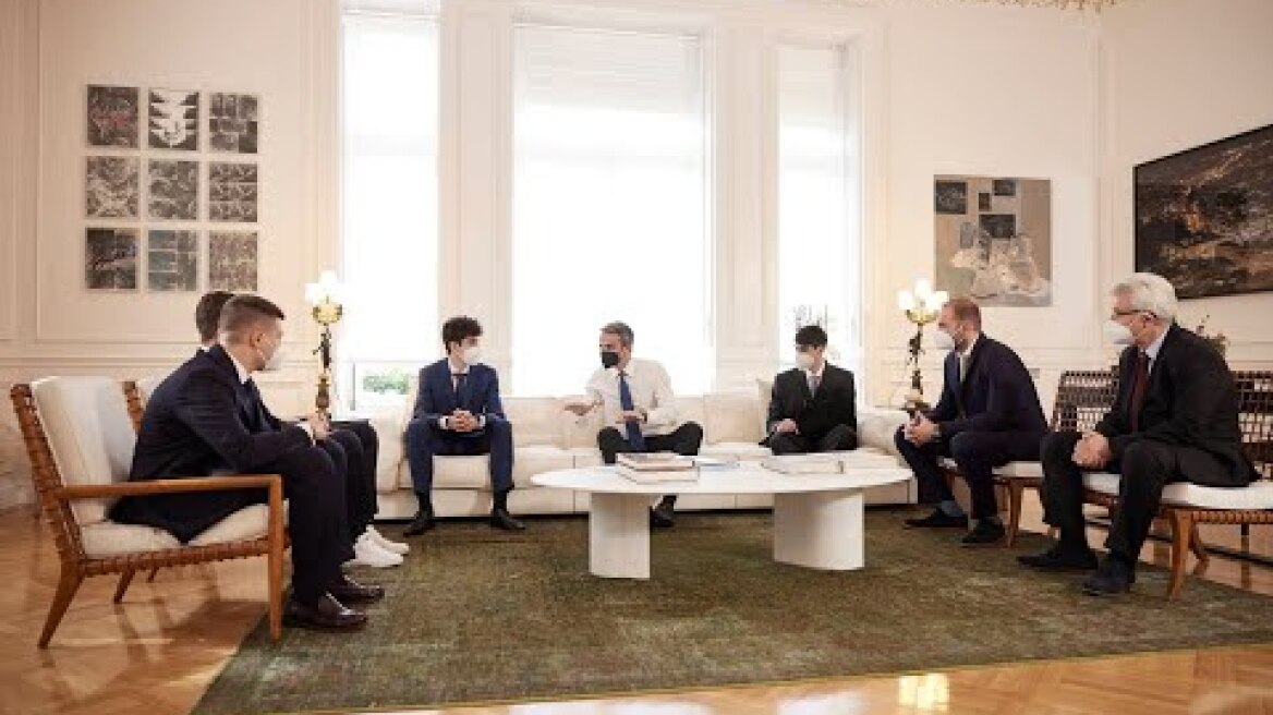 Ο Πρωθυπουργός Κυριάκος Μητσοτάκης συνάντησε την Ομάδα ρομποτικής Minders