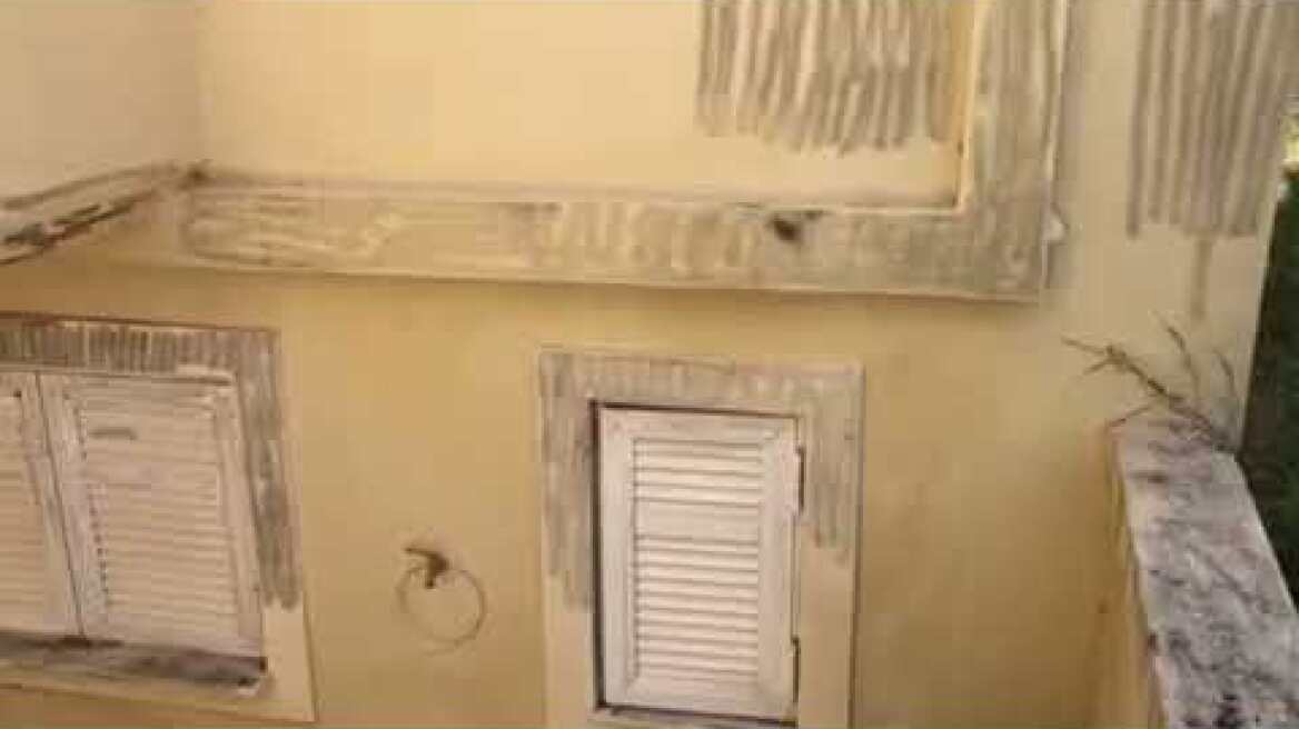 Αυτό είναι το παραθυράκι που μπήκαν οι ληστές την νύχτα και σκότωσαν την 20χρονη μητέρα