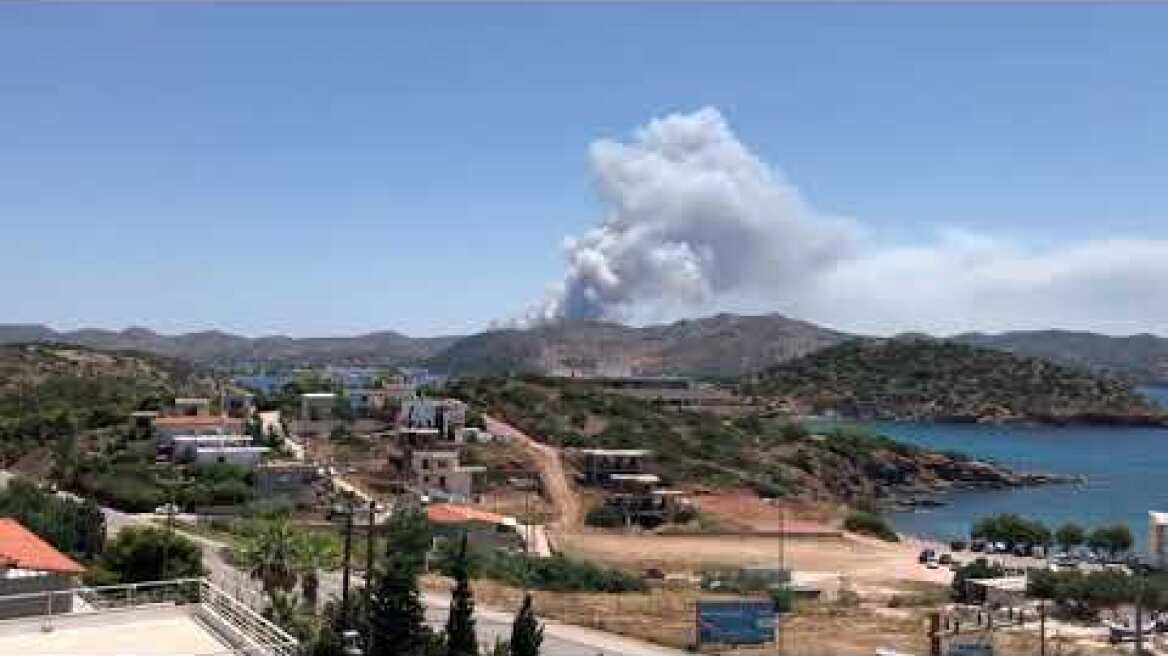 Φωτιά τώρα στο Λαύριο
