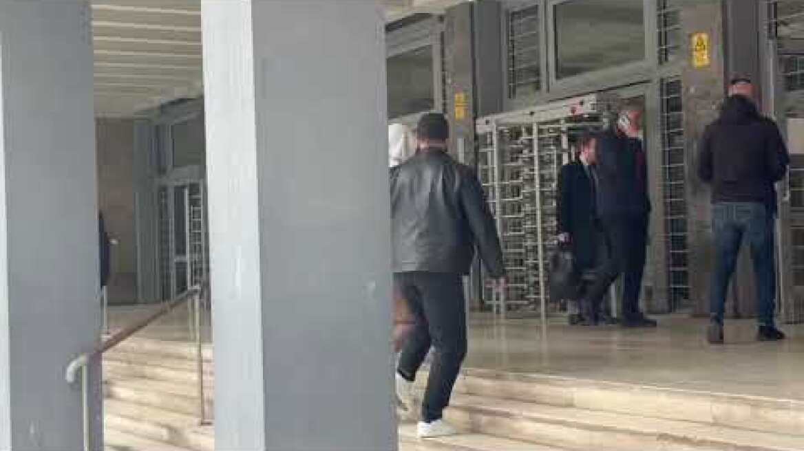 Ο δράστης όταν τον έφεραν