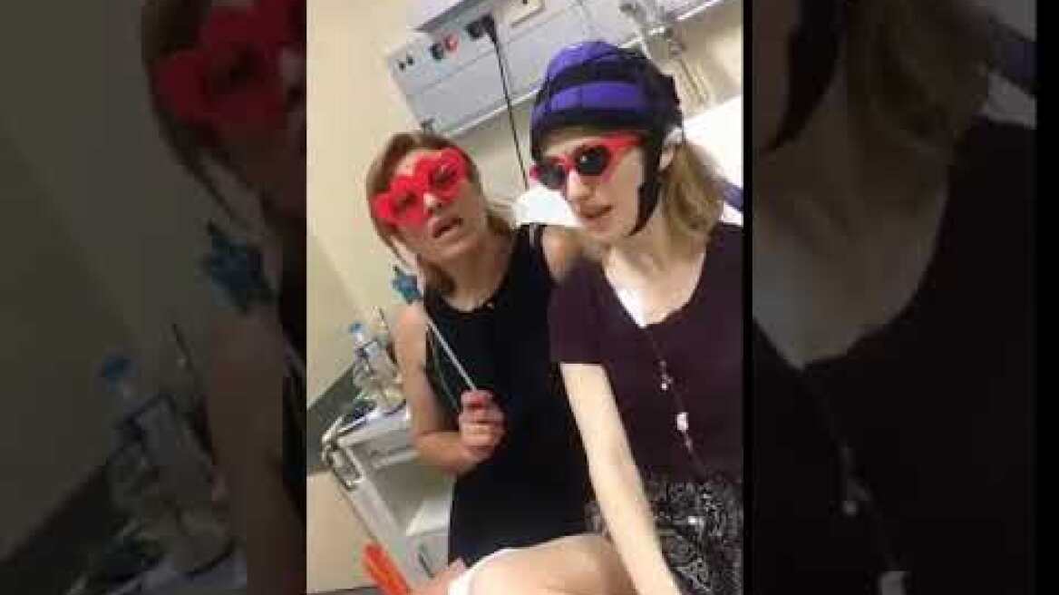 Peoplegreece.com - Μαριάννα Τουμασάτου: Στο νοσοκομείο με την ανιψιά της για χημειοθεραπεία (1)