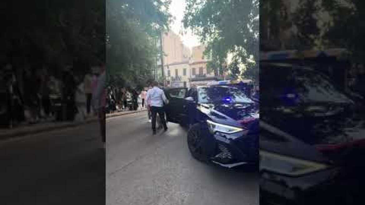 Η άφιξη του Στέφανου Κασσελάκη στα γραφεία του ΣΥΡΙΖΑ