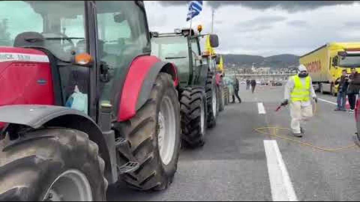 Οι αγρότες στα διόδια Αφιδνών (1)