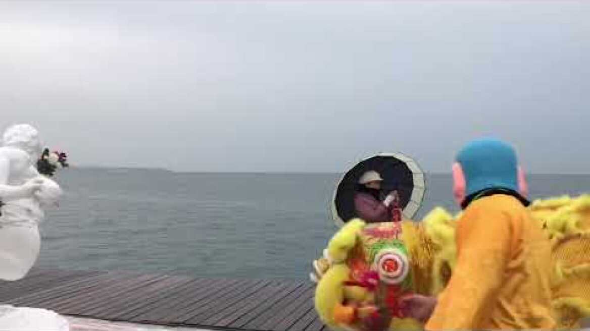 Περιήγηση του Xu Hongfei στα αγάλματά του