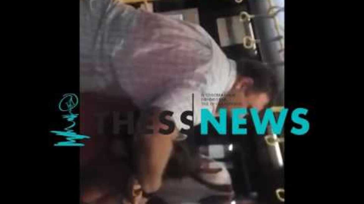 THESSNEWS.GR: Πιάστηκαν στα χέρια ελεγκτής και επιβάτης του ΟΑΣΘ (VIDEO)