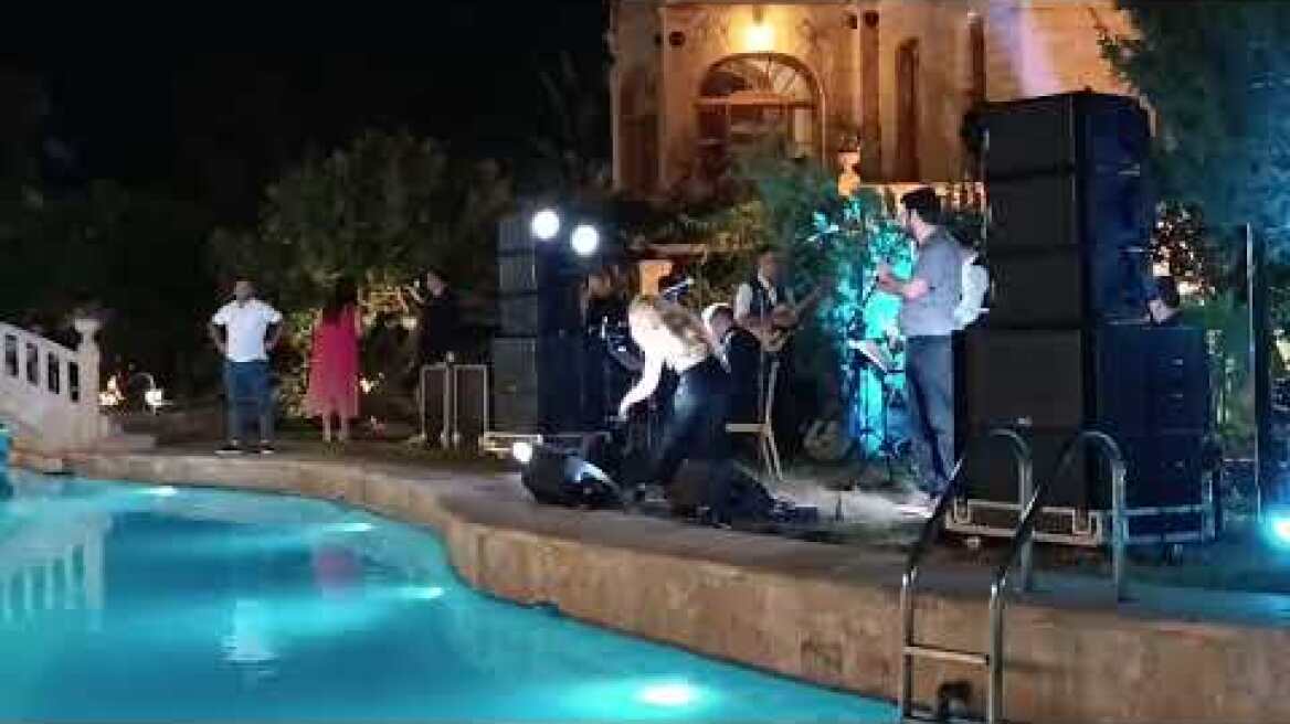 Το γλέντι μετά το γάμο του Πάνου Μουζουράκη στην Αίγινα