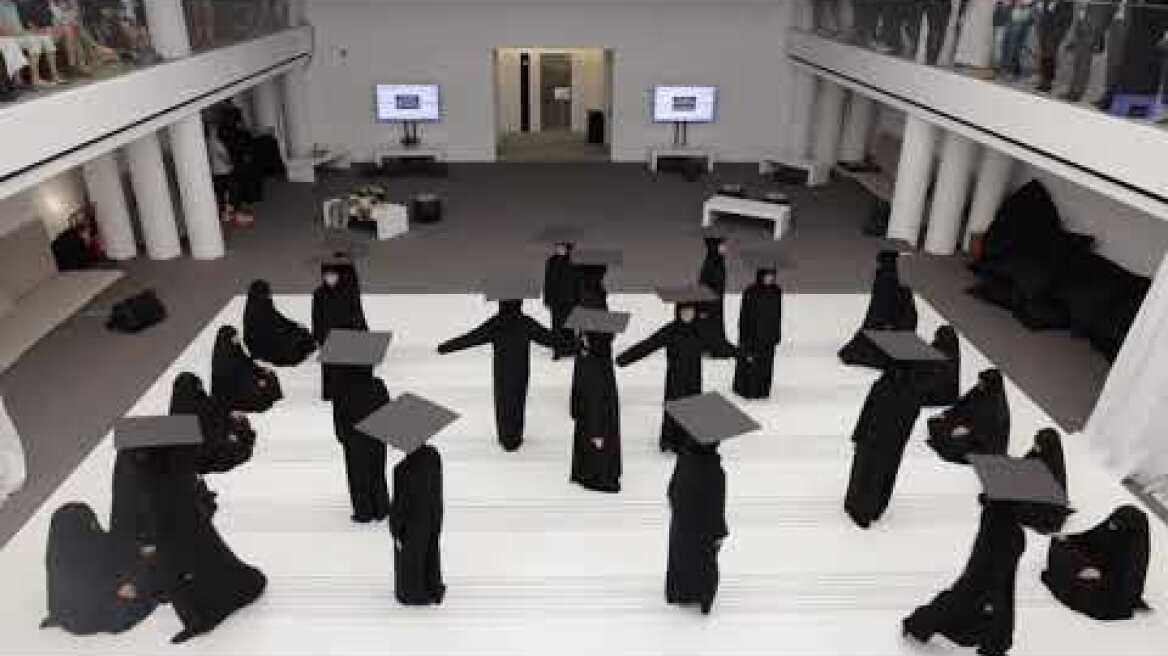 Η Ελληνίδα που χόρεψε στην εθνική εορτή των Αραβικών Εμιράτων (2)