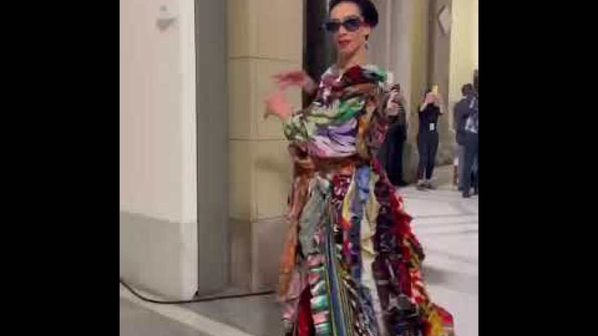 Η χορευτική πασαρέλα της Έλενας Τοπαλίδου