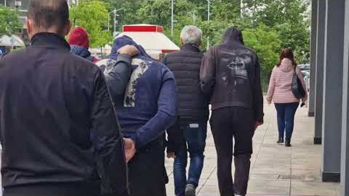 Θεσσαλονίκη: Στον εισαγγελέα οι δέκα συλληφθέντες για τα 105 κιλά κοκαϊνης (3)