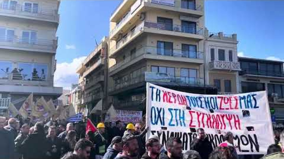 Μεγαλειώδης συγκέντρωση στα Χανιά για τα δύο χρόνια από το δυστύχημα των Τεμπων