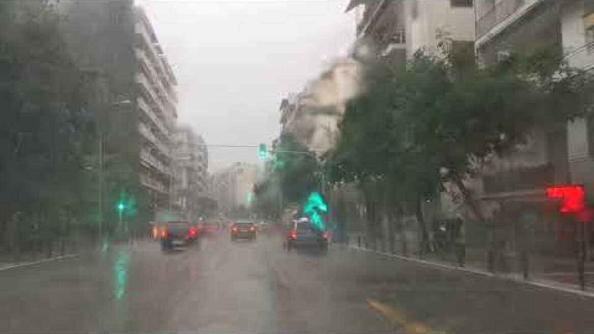 Άνοιξαν οι ουρανοί στη Θεσσαλονίκη 1