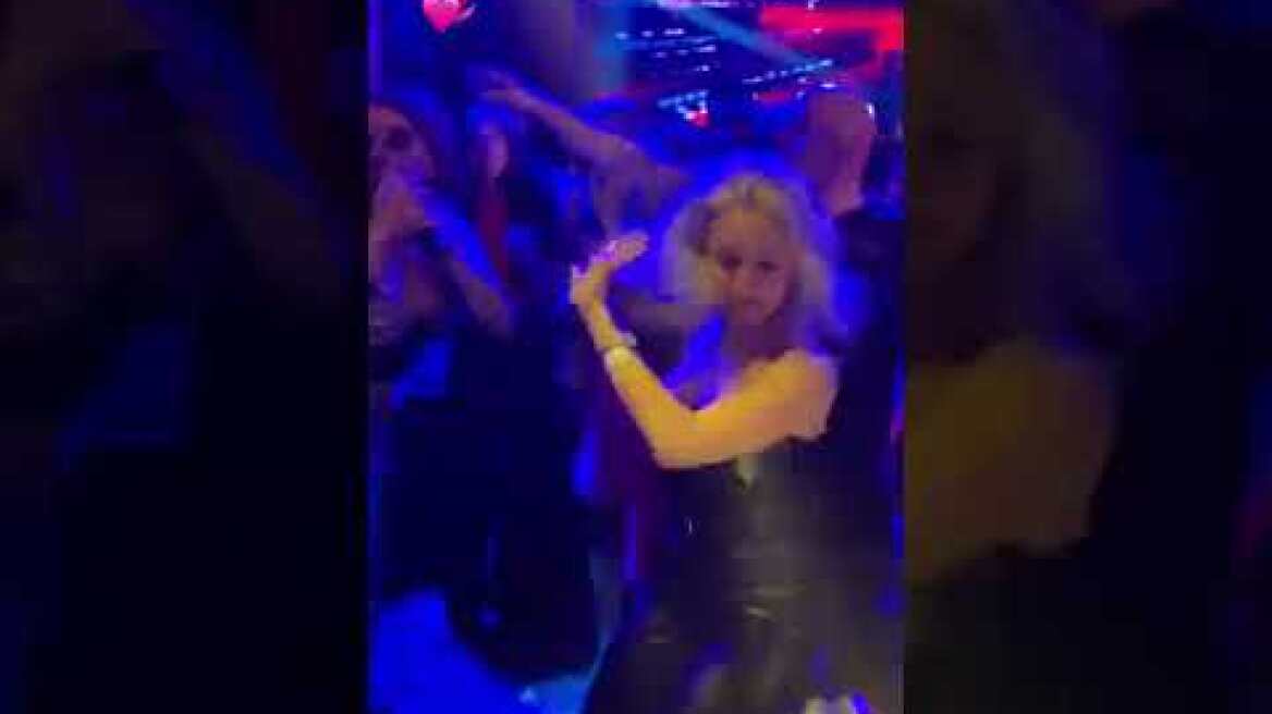 H Kαλομοίρα είναι πια ξανθιά