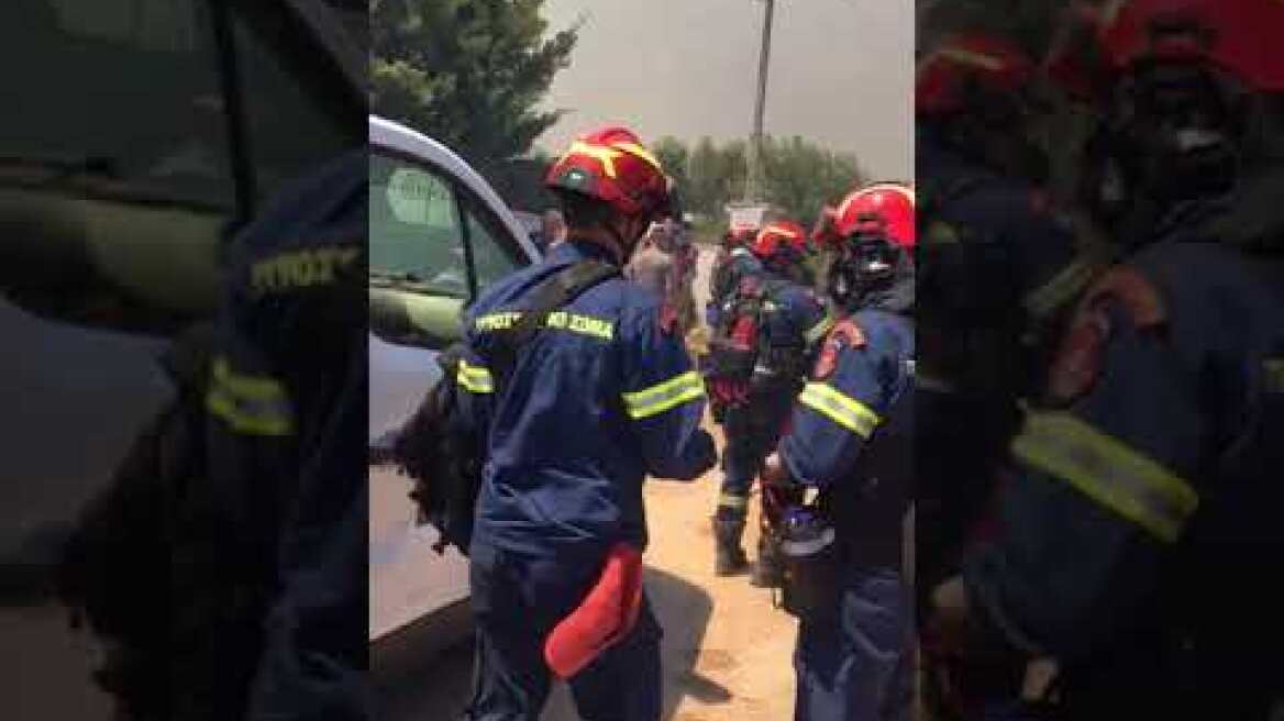 Άφιξη πυροσβεστών στο μέτωπο του Μαραθώνα