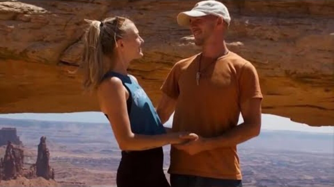 Search continues for Gabby Petito's fiancé as his family calls discovery of body "heartbreaking"