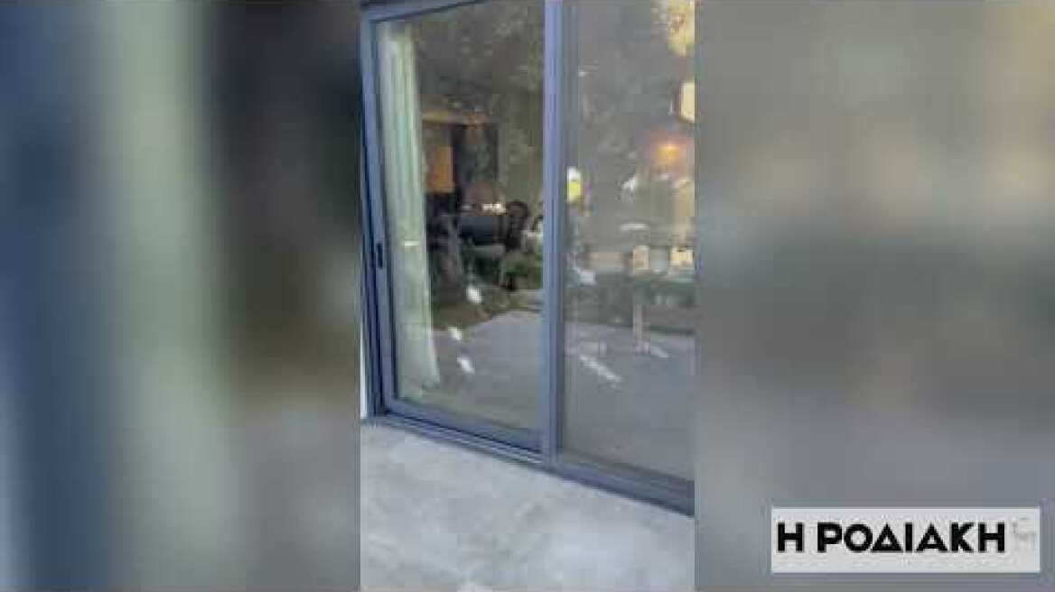 Ρόδος - βίντεο ντοκουμέντο: Έτσι γάζωσαν με σφαίρες το σπίτι του επιχειρηματία στη Ρόδο