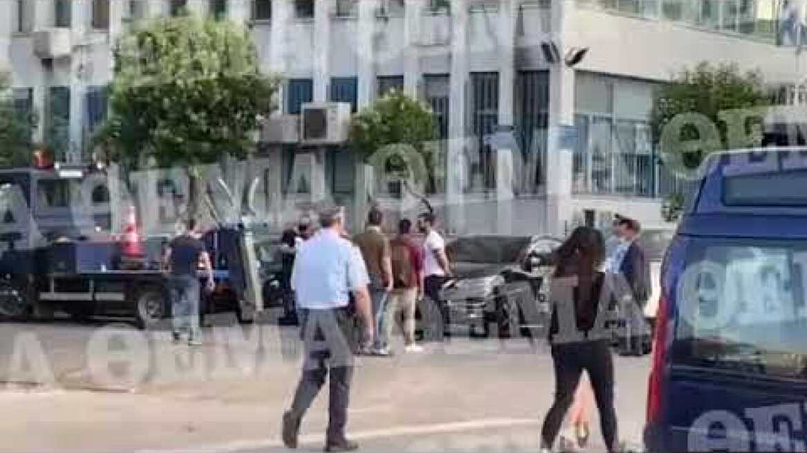 Νέος Κόσμος: Εντοπίστηκε αυτοκίνητο με βαρύ οπλισμό