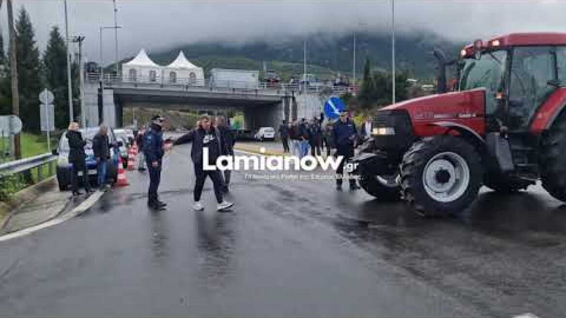 Έκοψαν την Ελλάδα στα δύο οι αγρότες στον κόμβο του Μπράλου 