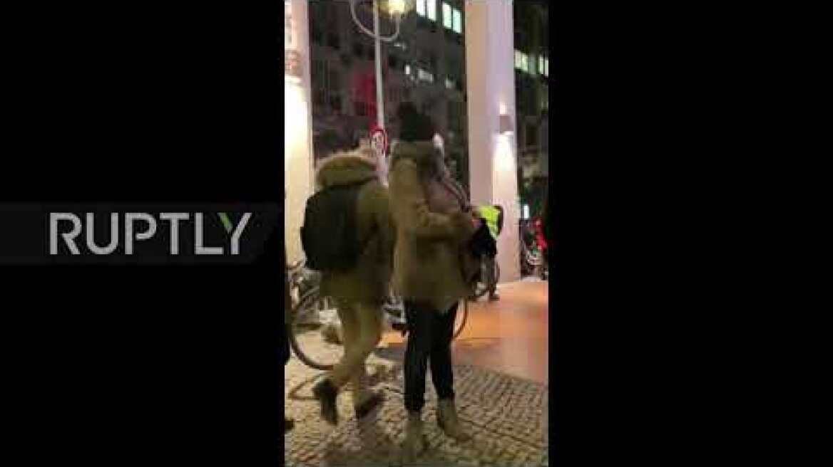 Germany: Massive queues outside shops in Berlin before stricter lockdown kicks in