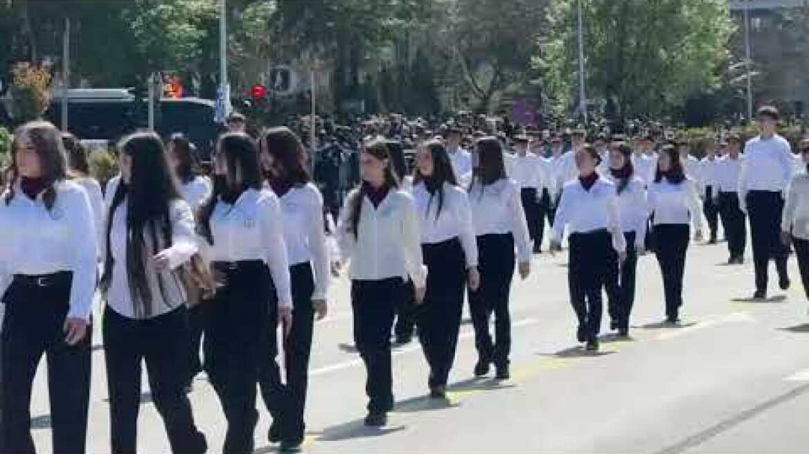 Ξεκίνησε η μεγαλειώδης παρέλαση για τον εορτασμό της Επανάστασης του 1821 στη Θεσσαλονίκη (4)