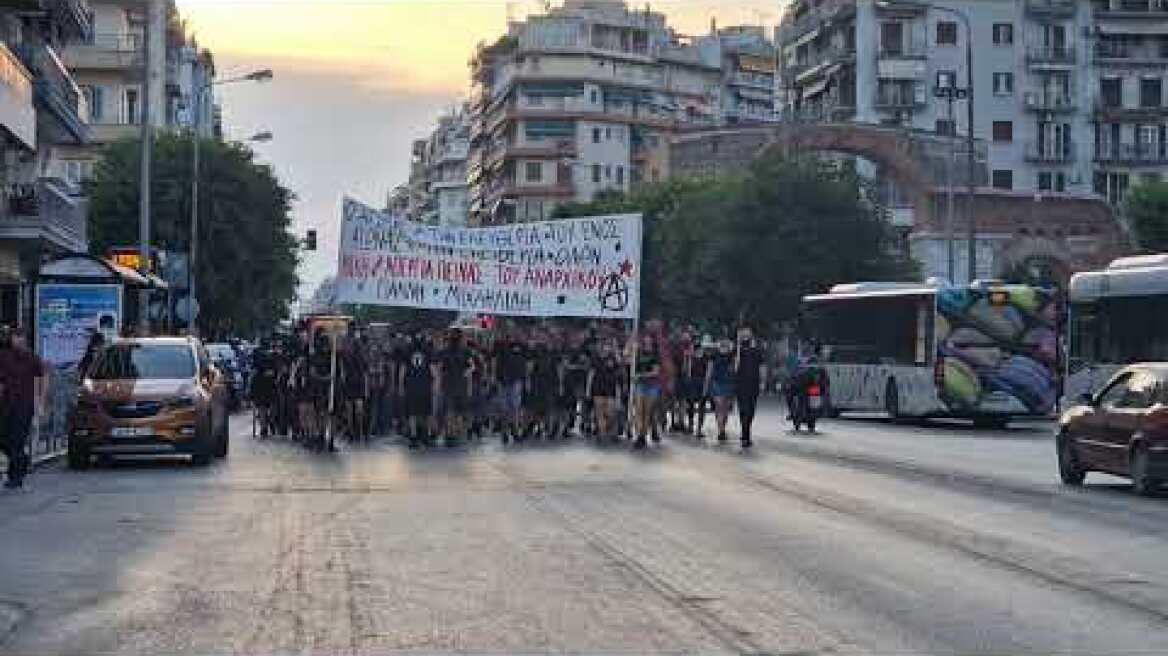 Πορεία αντιεξουσιαστών στο κέντρο της Θεσσαλονίκης (1)