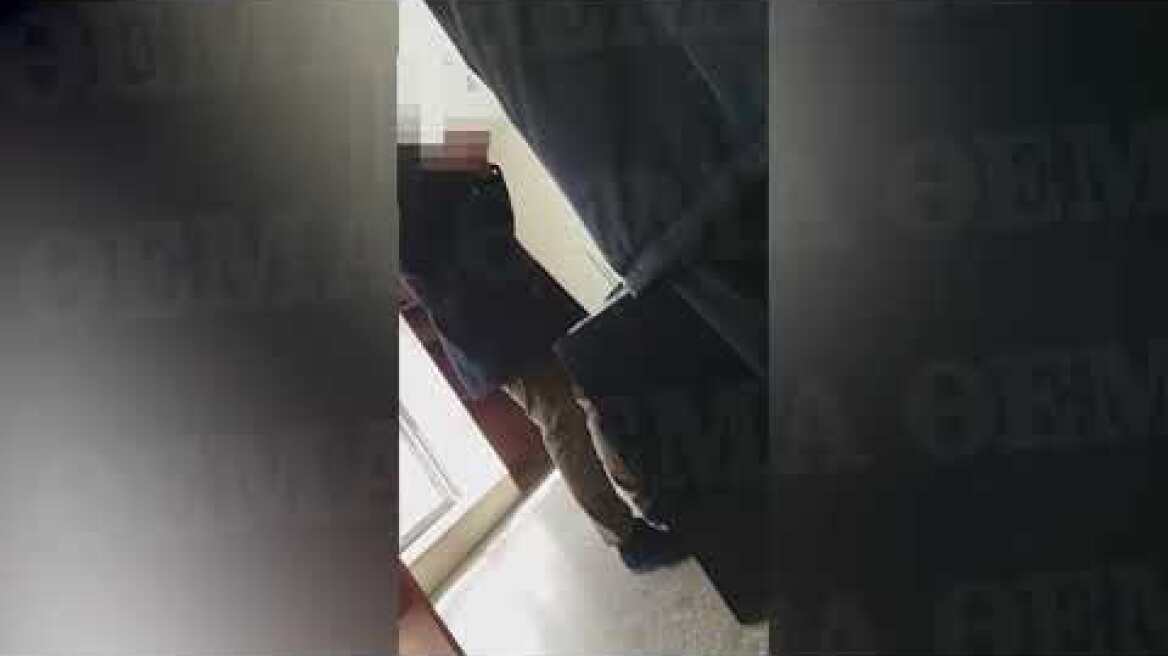 Μπάχαλο σε ληξιαρχείο στο κέντρο της Αθήνας βίντεο1